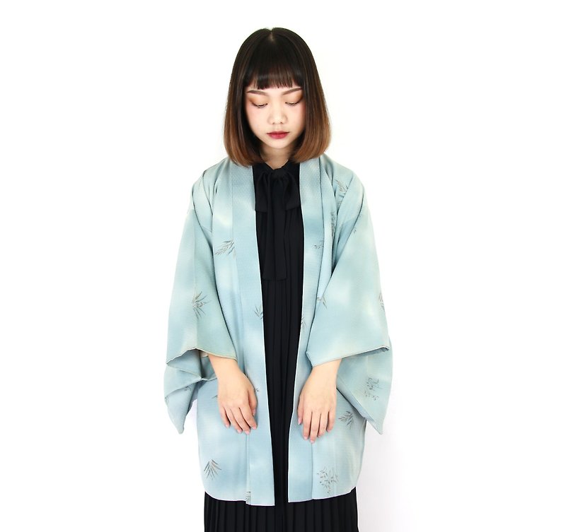 Back to Green::日本帶回和服 羽織 迷霧水藍 //男女皆可穿// vintage kimono (KC-22) - 女大衣/外套 - 絲．絹 
