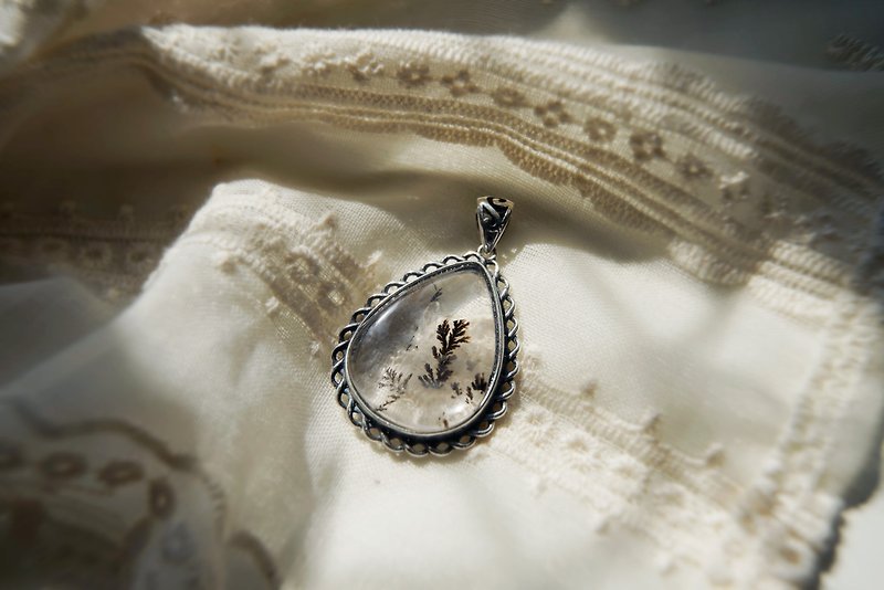 Dendritic Quartz Pendant Necklace - Necklaces - Crystal Silver