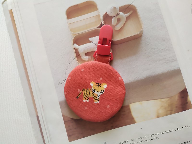 [Shipping within 5 days] Cute Tiger Peace Tiger Incense Bag Full Moon Gift Peace Talisman Bag - ของขวัญวันครบรอบ - ผ้าฝ้าย/ผ้าลินิน หลากหลายสี