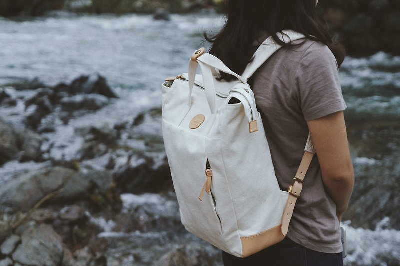 Multi-Functional Water-resistant Handmade Canvas Backpack White - กระเป๋าเป้สะพายหลัง - ผ้าฝ้าย/ผ้าลินิน ขาว