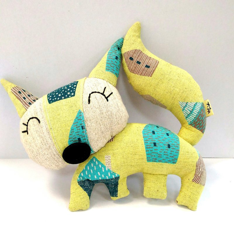 Squint fox--hand made ​​dolls--birthday gift - ตุ๊กตา - ผ้าฝ้าย/ผ้าลินิน สีเหลือง