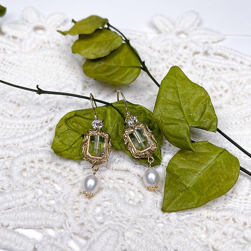Blossom hand-made 閃石高級淡水珍珠耳環
