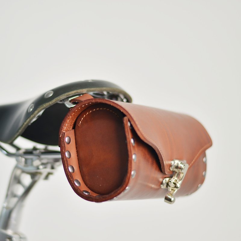 SE ic | Handmade Leather Bicycle Kit | Rivet - Bikes & Accessories - Genuine Leather Brown