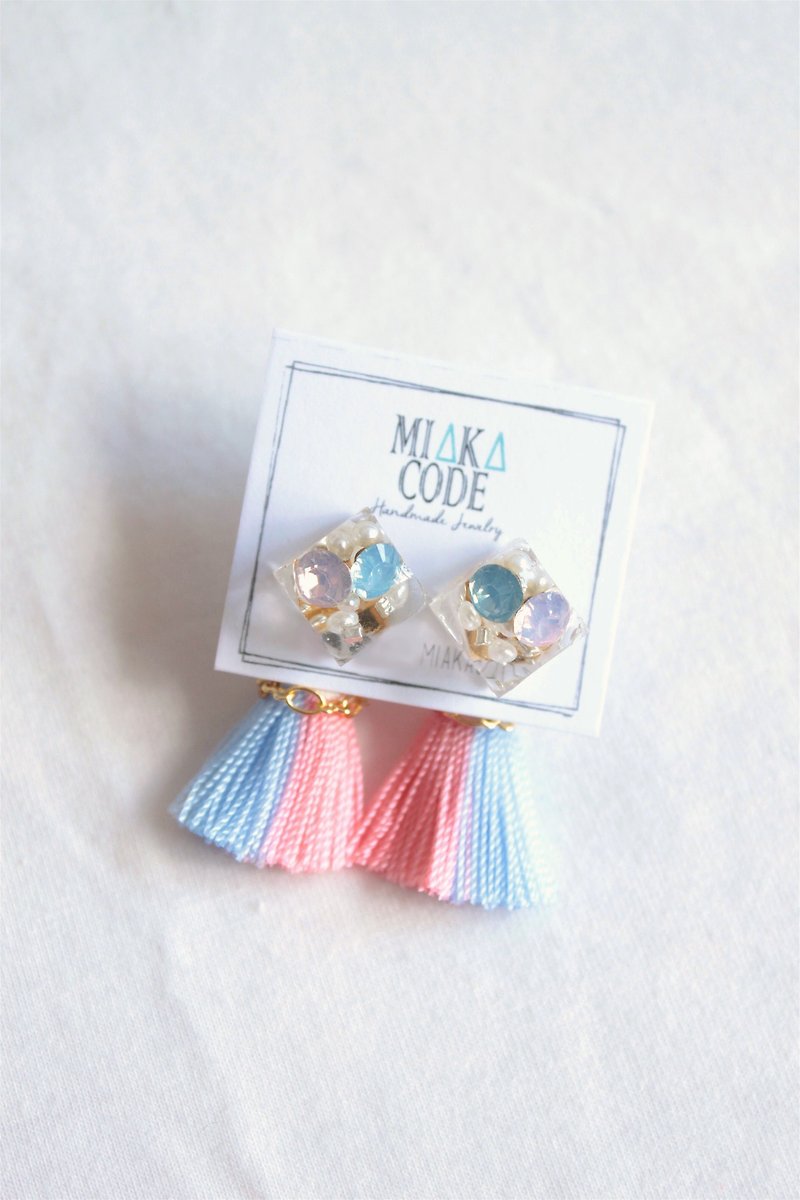 Ice cube earrings/ear-clips with pantone colour tassels (Pink+blue) - ต่างหู - วัสดุอื่นๆ สีใส