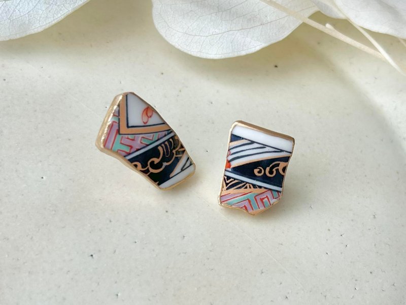 【金具が選べる】有田焼　金継ぎ　ピアス　イヤリング　和柄　伝統工芸　No.146 - 耳環/耳夾/耳骨夾 - 陶 藍色
