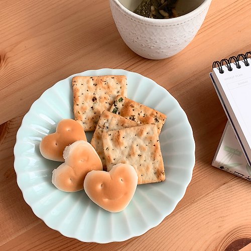 東京食器 - 讓你的料理變漂亮 青白瓷 菊皿 (16cm) /有田燒