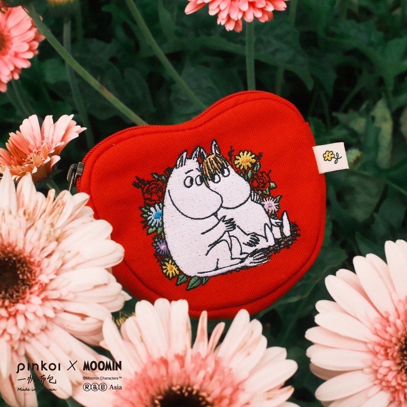 【Pinkoi x Moomin】Moomin canvas love embroidered coin purse (small stuff bag) - Coin Purses - Cotton & Hemp Multicolor