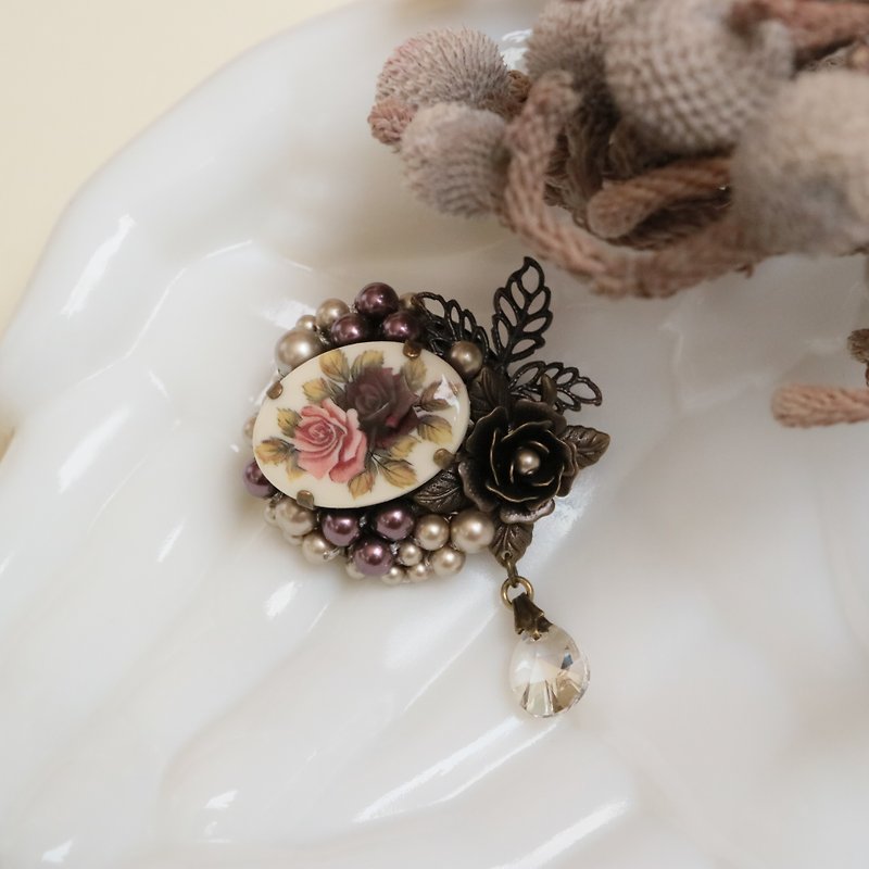 A nestling rose brooch flower lover cameo pearl Austrian crystal classical nostalgic retro elegant romantic shabby chic drops swinging - Brooches - Glass Brown