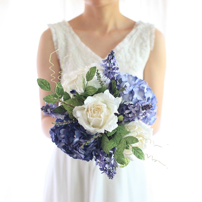 MB214：ブライダルブーケ結婚式のために青と白の色合いで - 木工/竹細工/ペーパークラフト - 紙 ブルー