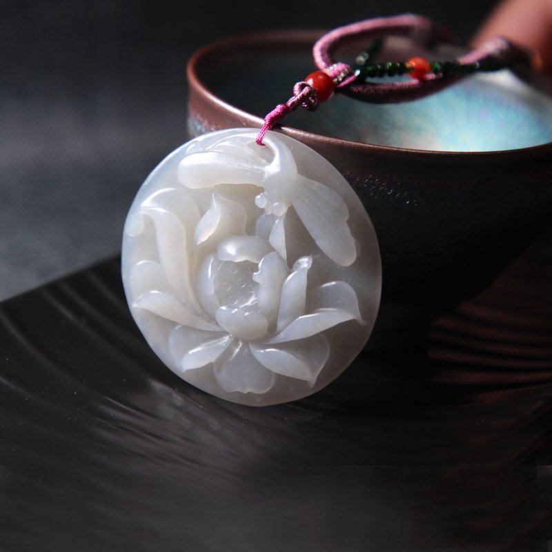 和田玉煙灰吊墜蜻蜓擾蓮夢蓮花玉雕圓牌項鏈仙氣瑩瑩靈秀天成 - 項鍊 - 玉石 
