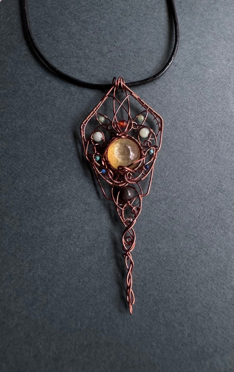 Metal braided pendant—torch - สร้อยคอ - ทองแดงทองเหลือง หลากหลายสี