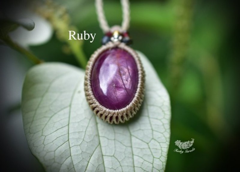 Ruby macrame necklace - สร้อยคอ - เครื่องเพชรพลอย สีแดง