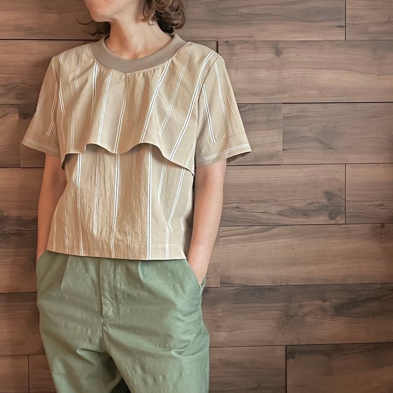 Like a T-shirt and a blouse...cotton stripe pattern - Women's Shirts - Cotton & Hemp Khaki