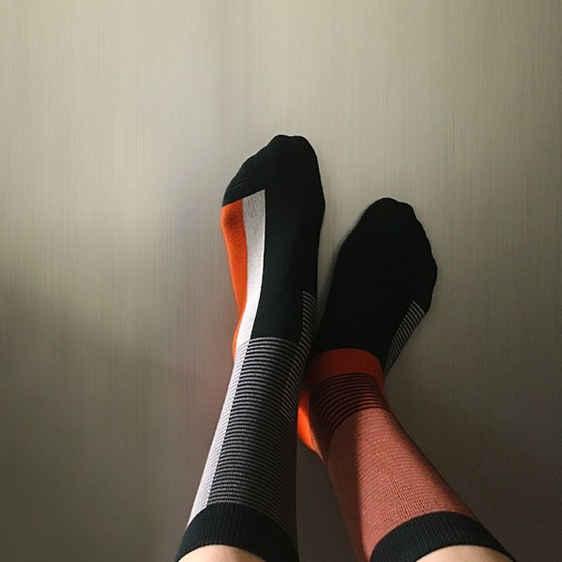 socks_carrot orange / irregular / socks / stripes / orange - ถุงเท้า - ผ้าฝ้าย/ผ้าลินิน สีส้ม