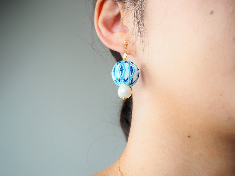 tachibanaya diamond Japanese TEMARI earrings Blue 日本的傳統工藝 手鞠球 刺繡耳夾 耳環 - ピアス・イヤリング - 刺しゅう糸 ブルー