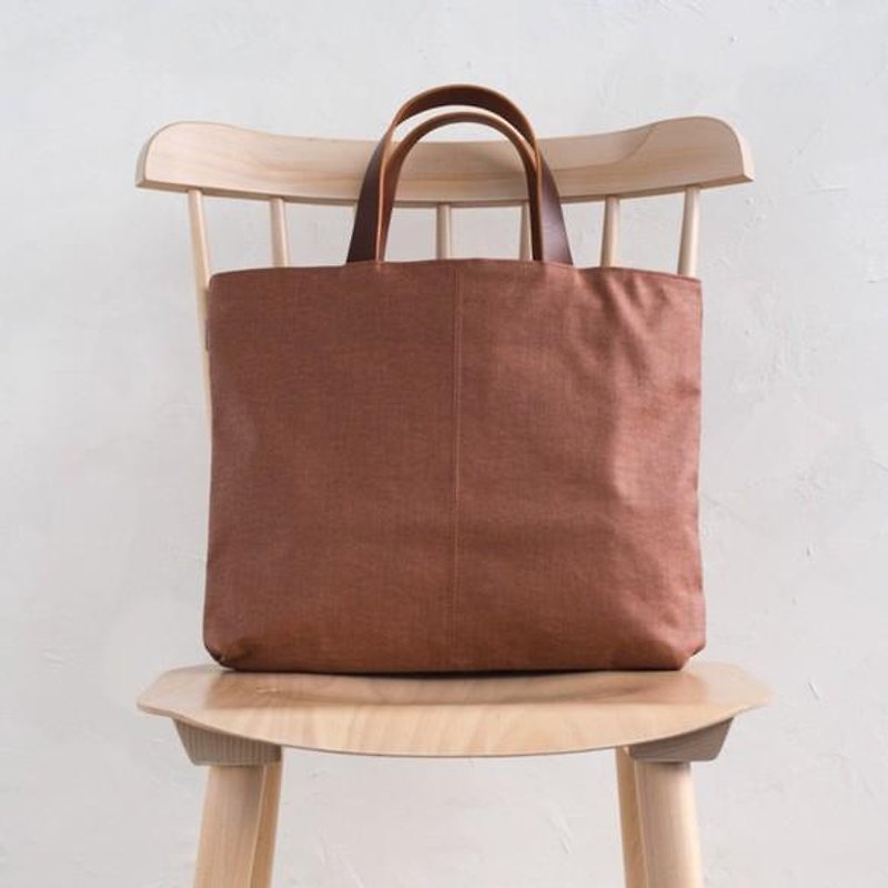 Plant dyeing tote Yakusugi dyeing (YO) - Messenger Bags & Sling Bags - Other Materials Brown