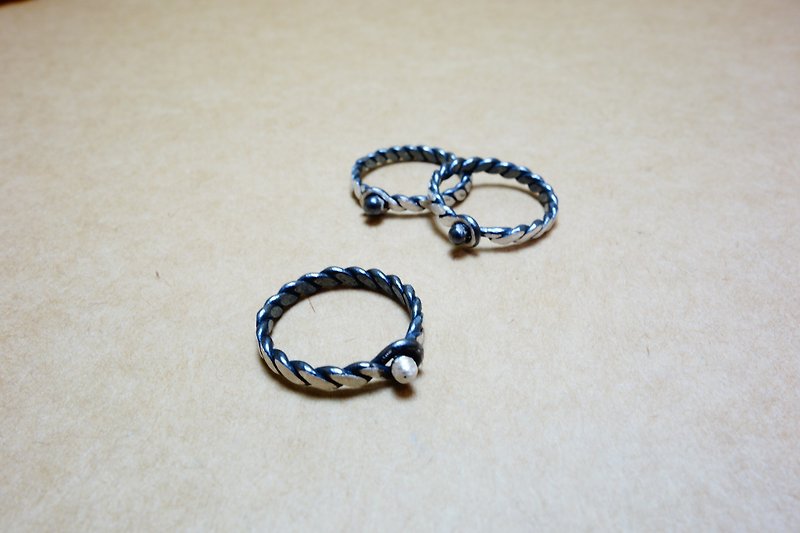 Sterling silver ~ 1300 yuan for a black and white beaded rope ring - Couples' Rings - Silver Silver