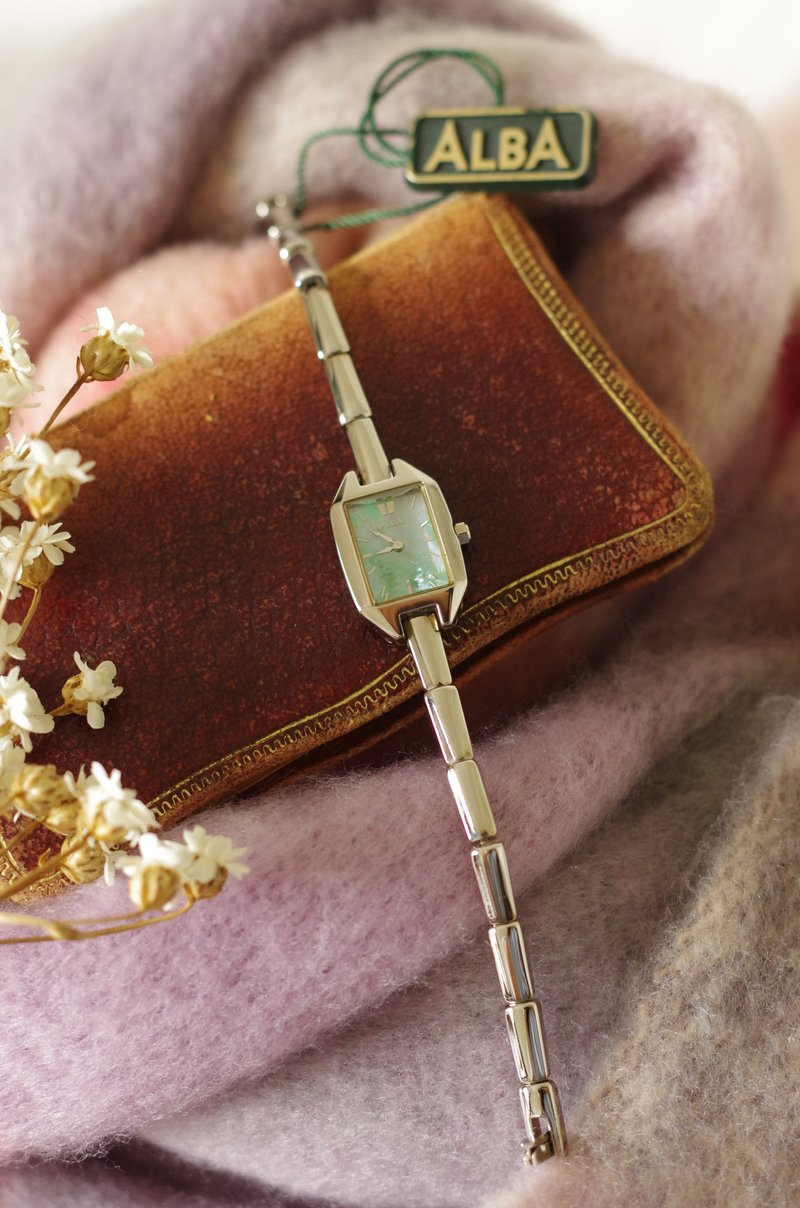 -Antique classic ALBA pearl shell green square watch bracelet in stock old product W735 - นาฬิกาคู่ - โลหะ สีเงิน