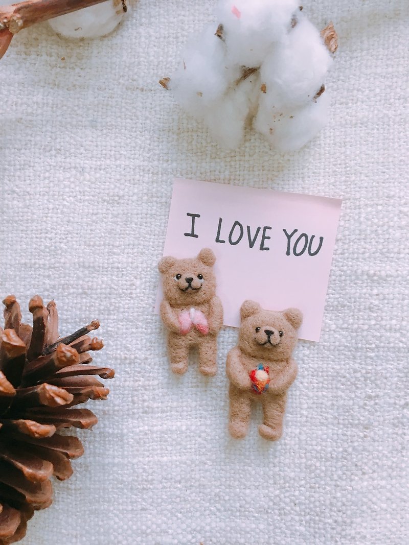 2-into-the-heart wool felt bear group magnets/pins essential for Valentine's Day - Magnets - Wool Pink