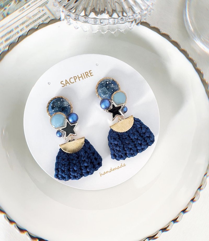 Starry Dark Blue Crochet Earrings Dark Blue Stars Swarovski Pearls - ต่างหู - วัสดุอื่นๆ สีน้ำเงิน