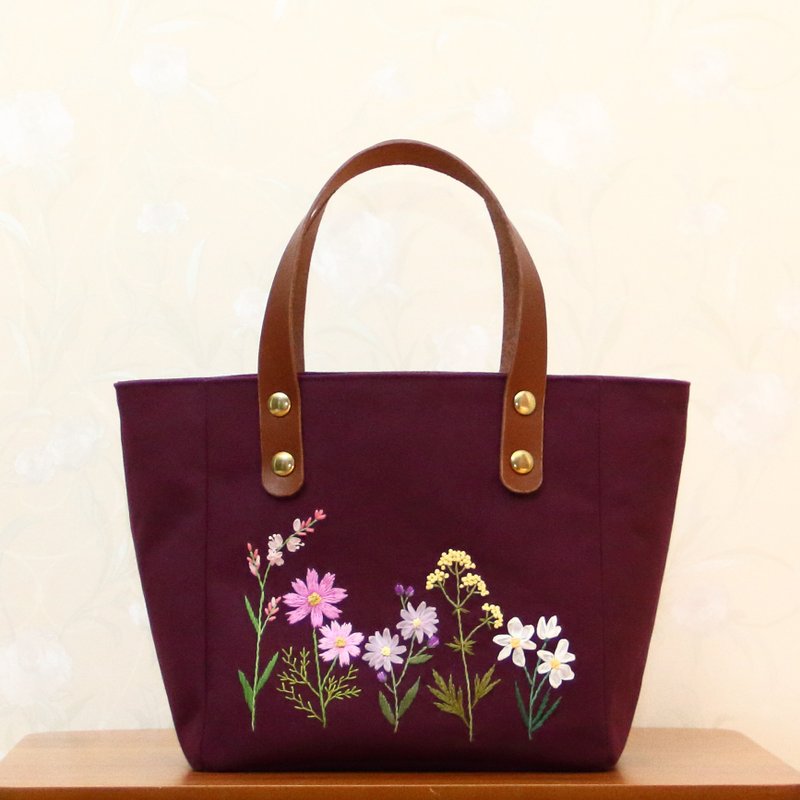 Hand-embroidered mini tote bag Canvas Autumn wildflowers Grape color - กระเป๋าถือ - ผ้าฝ้าย/ผ้าลินิน 