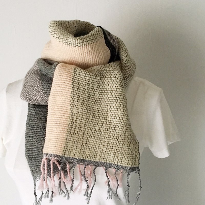 Unisex hand-woven scarf "Gray & Pink Mix" - ผ้าพันคอ - ขนแกะ สีเทา