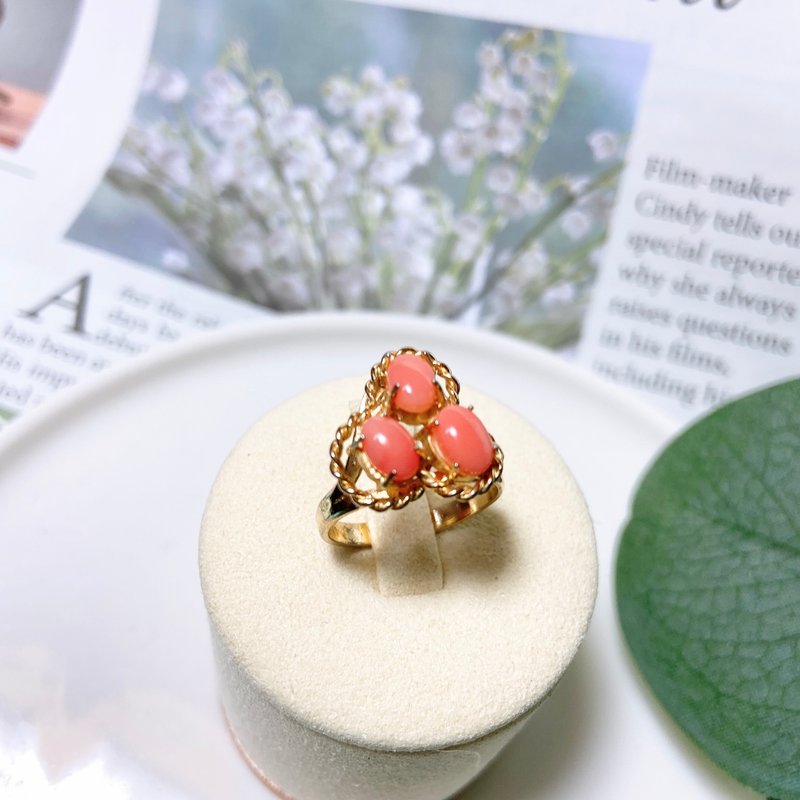 【西洋古董飾品】10天然紅珊瑚石 柔美編織花型花雕藤蔓 戒指 - 戒指 - 貴金屬 粉紅色