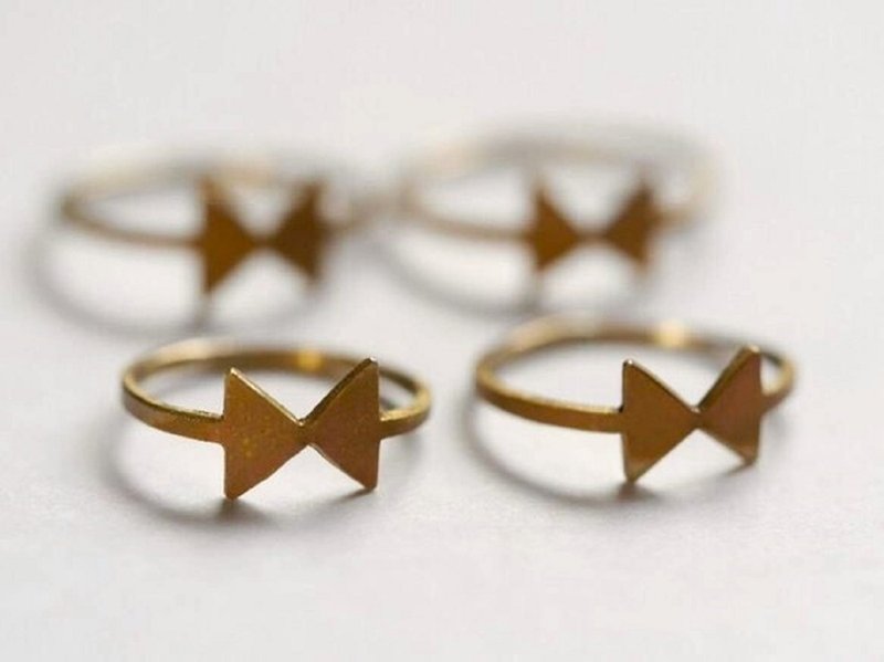 BRASS Butterfly Tie Ring Made to Order - แหวนทั่วไป - ทองแดงทองเหลือง สีทอง