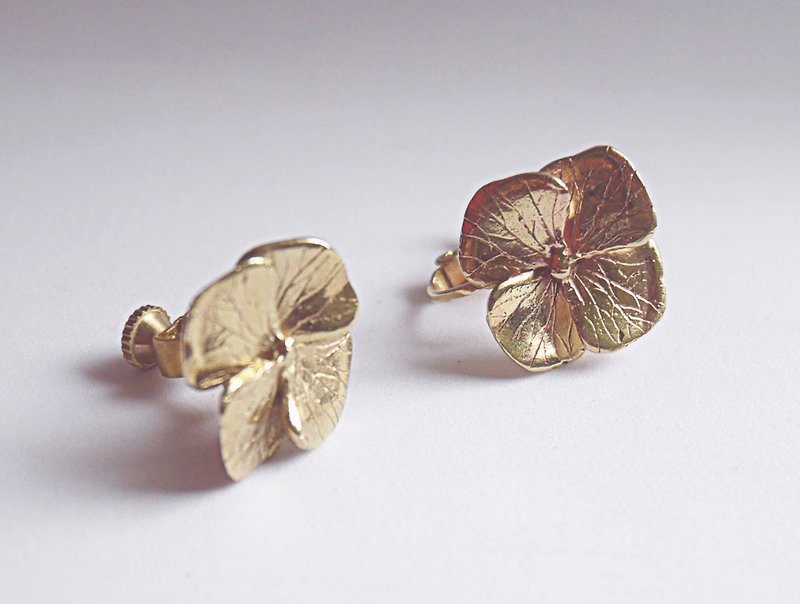 [] The pure Bronze hydrangea hydrangea rotating Clip-On - ต่างหู - ทองแดงทองเหลือง สีทอง