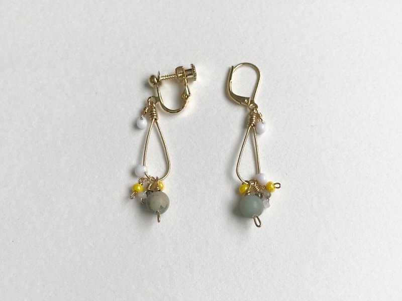 Chamomile（earrings） - ต่างหู - โลหะ สีทอง