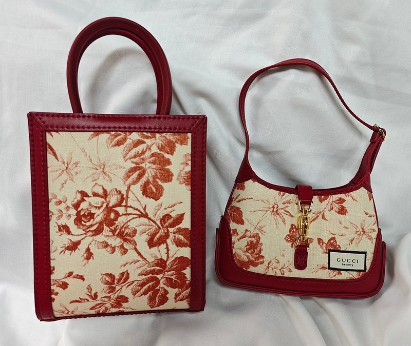 全手縫真皮手提袋 牛皮斜挎包 handmade gucci防塵袋改造琴譜包 - 側背包/斜背包 - 真皮 紅色
