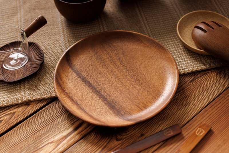 Islandoffer島嶼製作 簡約相思木圓形乾果碟 糖果盤水果盤 30cm - 盤子/餐盤/盤架 - 木頭 金色