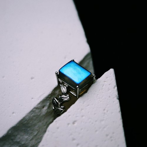 一抹月光 Emoonstone 頂級拉長方形寶石 純銀戒指 可調式戒圍水晶