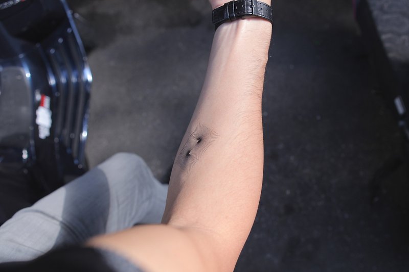 Deerhorn design / Deer antler tattoo tattoo sticker 2 geometric figures radiating double grid - Temporary Tattoos - Paper Black
