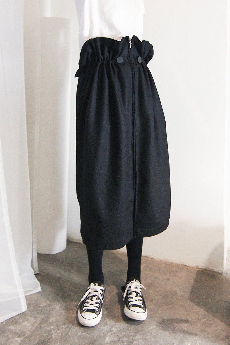 MAODIUL Shepherdess sporty front zipper slit long skirt - กระโปรง - ขนแกะ สีดำ