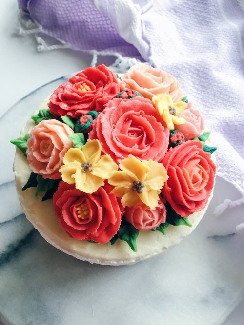 [暖阳] 英式奶油霜挤花_圆心三色玫瑰装饰 4吋磅体花蛋糕 (可换花色)*
