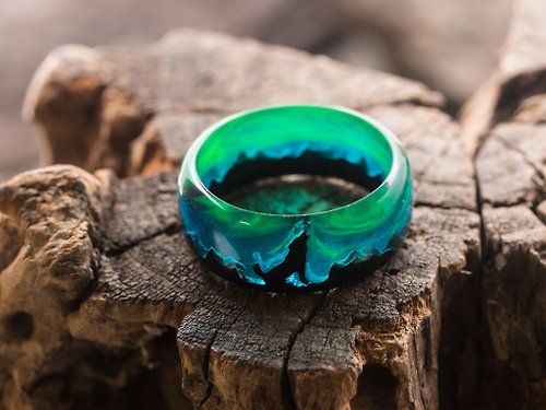 Green Wood Wolf ring green resin wood Animal ring for men and women