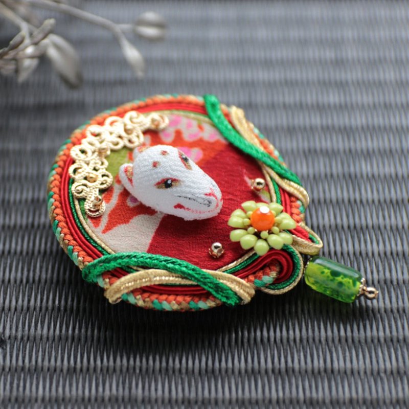 Akane Sora Chirimen work Inari fox and braided cord brooch Fox mask - Brooches - Silk Orange