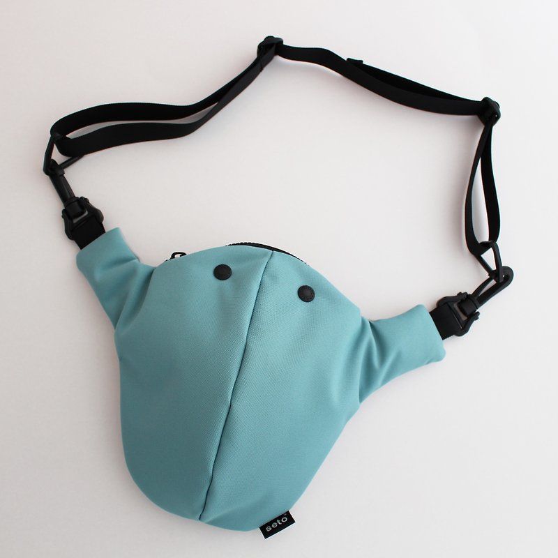 The creature bag　Middle　Kodomo-sagari　Water blue Light gray - Messenger Bags & Sling Bags - Polyester 
