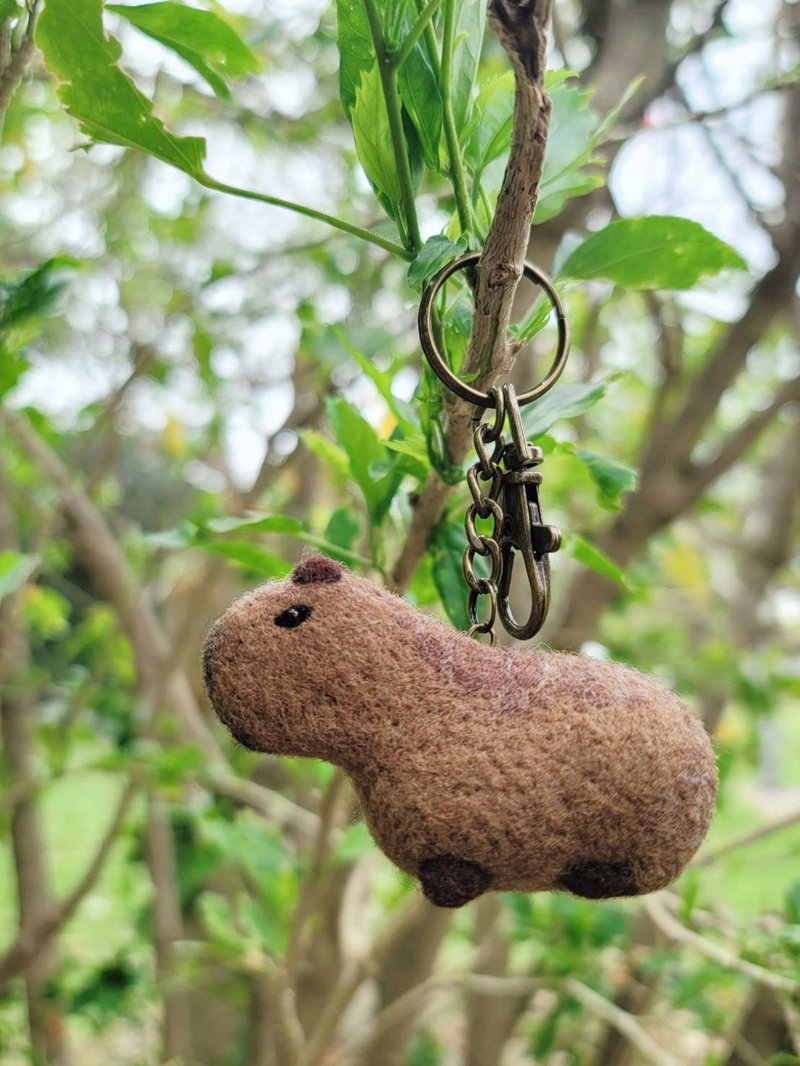 Handmade wool felt-Capybara keychain - Knitting, Embroidery, Felted Wool & Sewing - Wool 