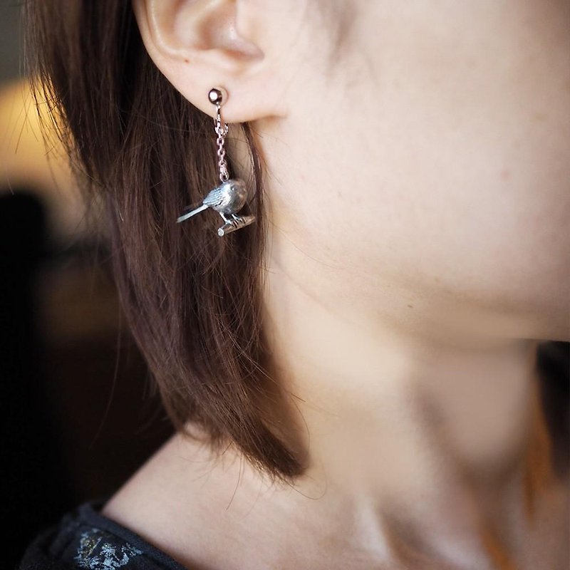 シマエナガのイヤリング 片耳 - 耳環/耳夾 - 其他金屬 銀色