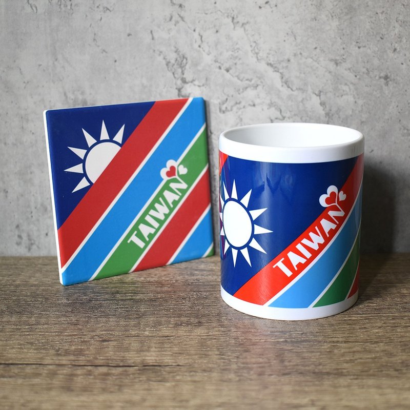 [Tong Lu] Qie Zhi style mug + coaster set_Flag - Mugs - Porcelain Red