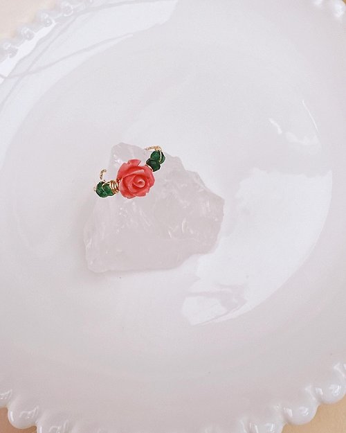 C&W 可愛珊瑚玫瑰手工繞線切面綠砂石戒指