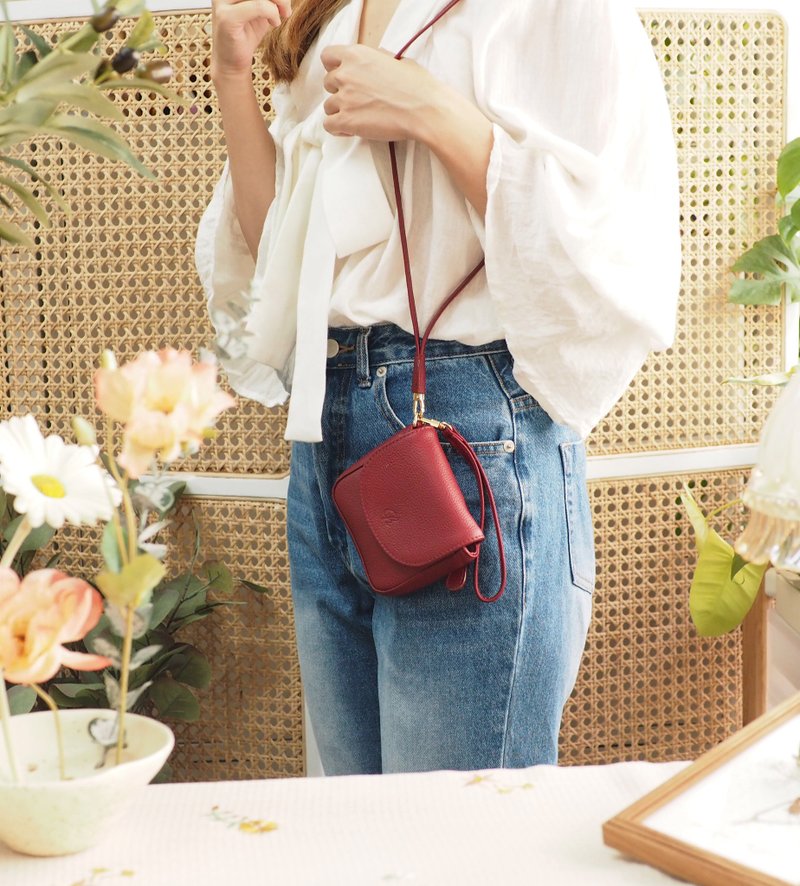 Muffin (Burgundy) : Mini wallet, Neck bag, Dark red, Tiny pocket, Cow leather - 錢包/皮夾/長短夾 - 真皮 紅色