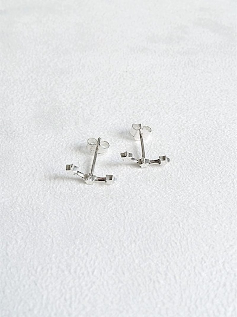 Pole star/Tri-Star/Earrings/Sterling Silver/By hand【ZHÀO】SZE1651 - Earrings & Clip-ons - Other Metals White