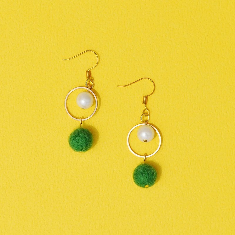 Low-key style green earrings/ Clip-On - Earrings & Clip-ons - Wool Green