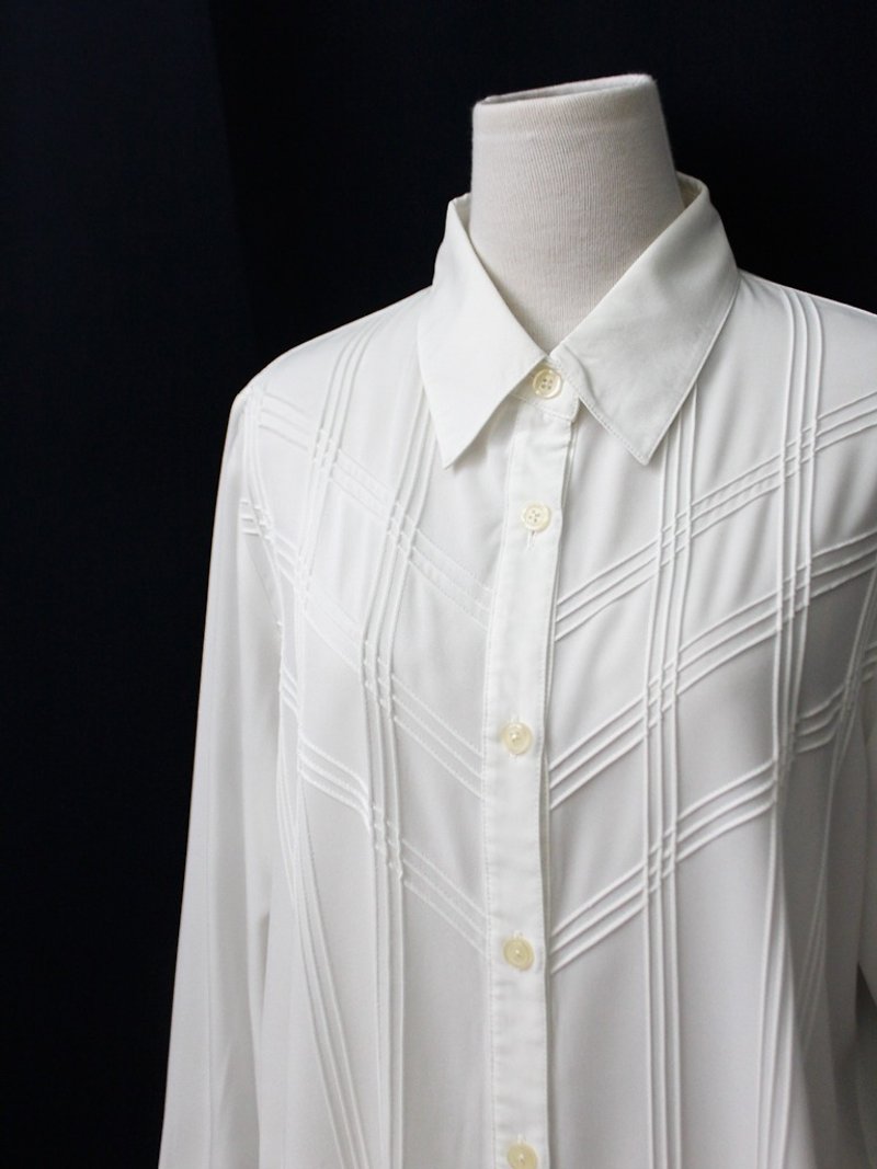 [RE0407T1959] simple modern cut design good texture vintage white shirt - Women's Shirts - Polyester White