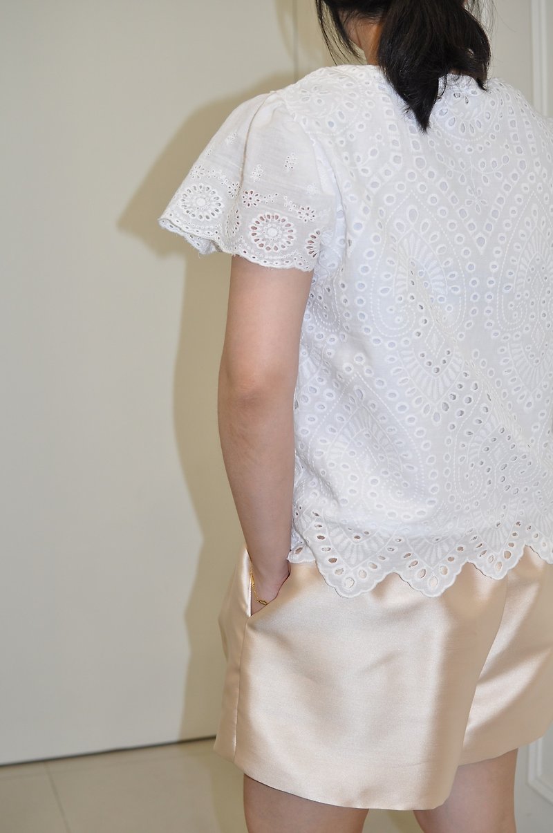 Flat 135 X Taiwan designer white lotus leaf sleeve shirt cotton basket empty embroidery fabric - กางเกงขาสั้น - ผ้าฝ้าย/ผ้าลินิน ขาว