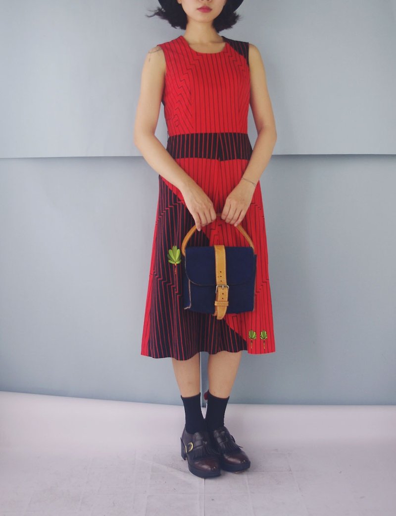 Treasure Hunt Vintage - 60s Red Black Knit Sleeveless Retro Dress - ชุดเดรส - ไฟเบอร์อื่นๆ สีแดง