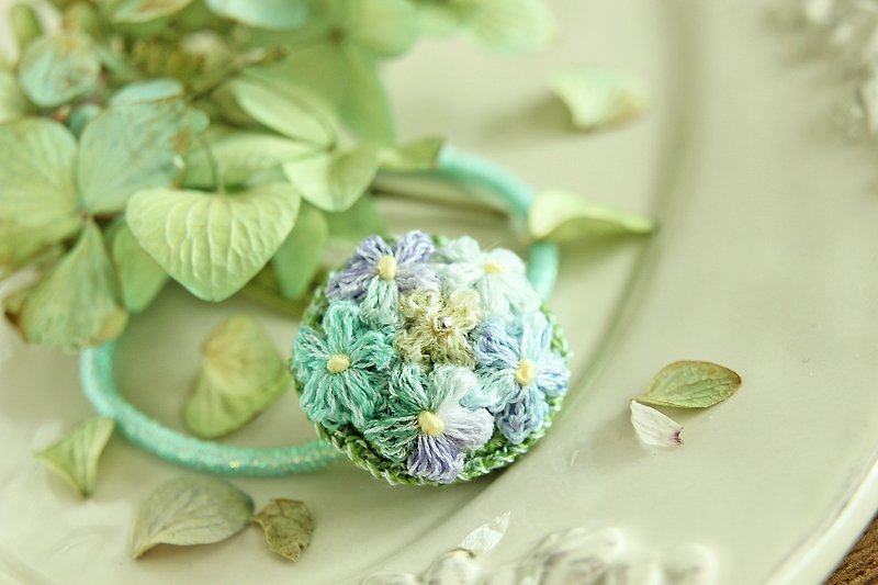 Myosotis Hair Tie Hand-Crocheted (Flower Candy Collection/Spring Series) - เครื่องประดับผม - ผ้าฝ้าย/ผ้าลินิน สีน้ำเงิน